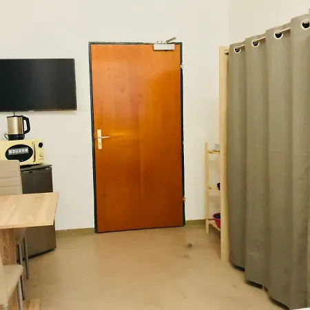 1st / & Monteurhotel אכסניה גונצבורג
