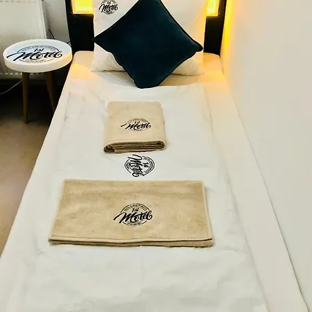 1st / & Monteurhotel