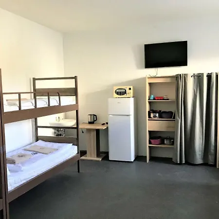 1st / & Monteurhotel אכסניה גונצבורג